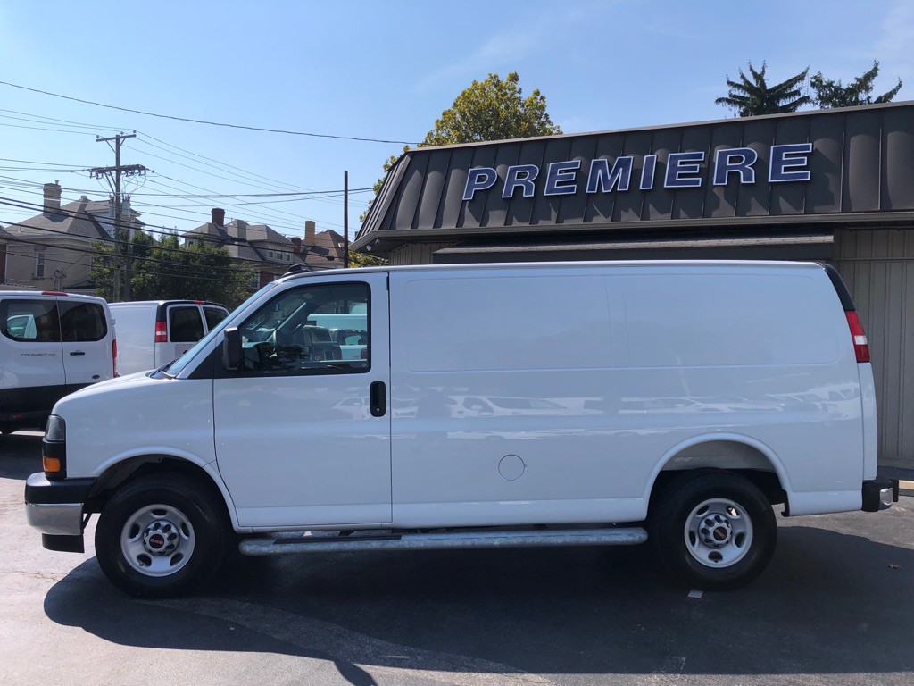 2025 GMC Savana Image 3