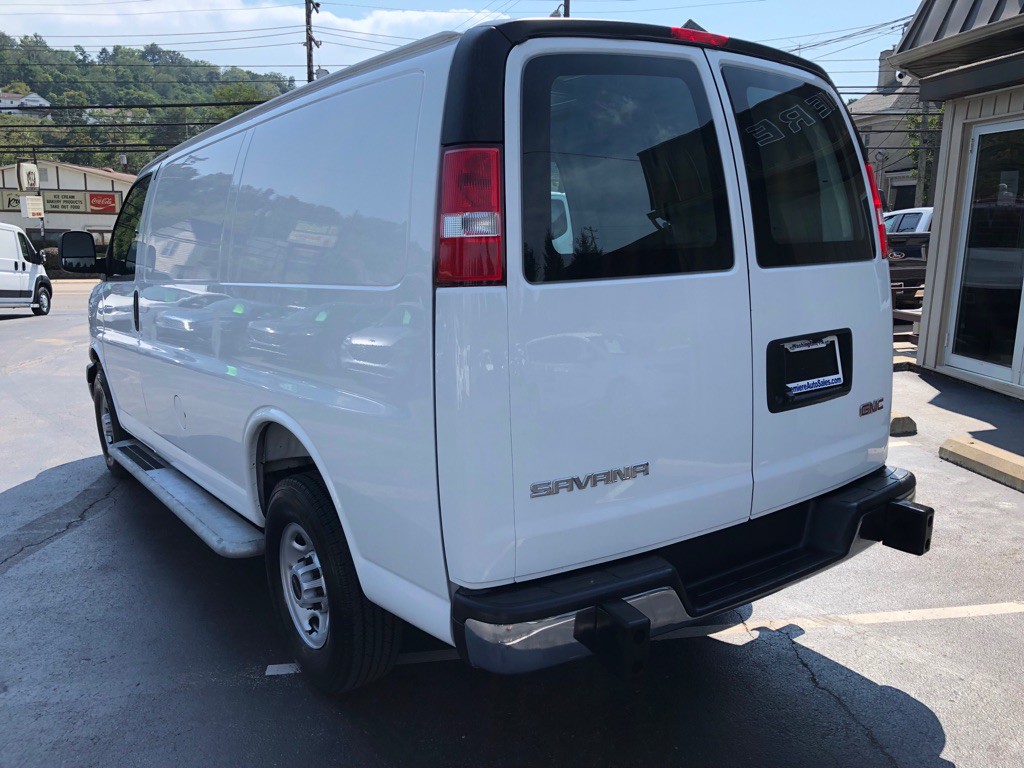 2025 GMC Savana Image 4