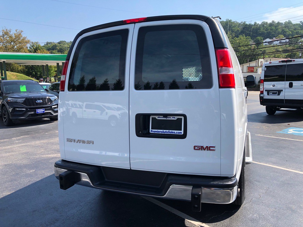 2025 GMC Savana Image 5
