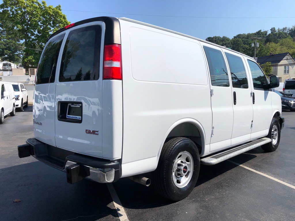 2025 GMC Savana Image 6