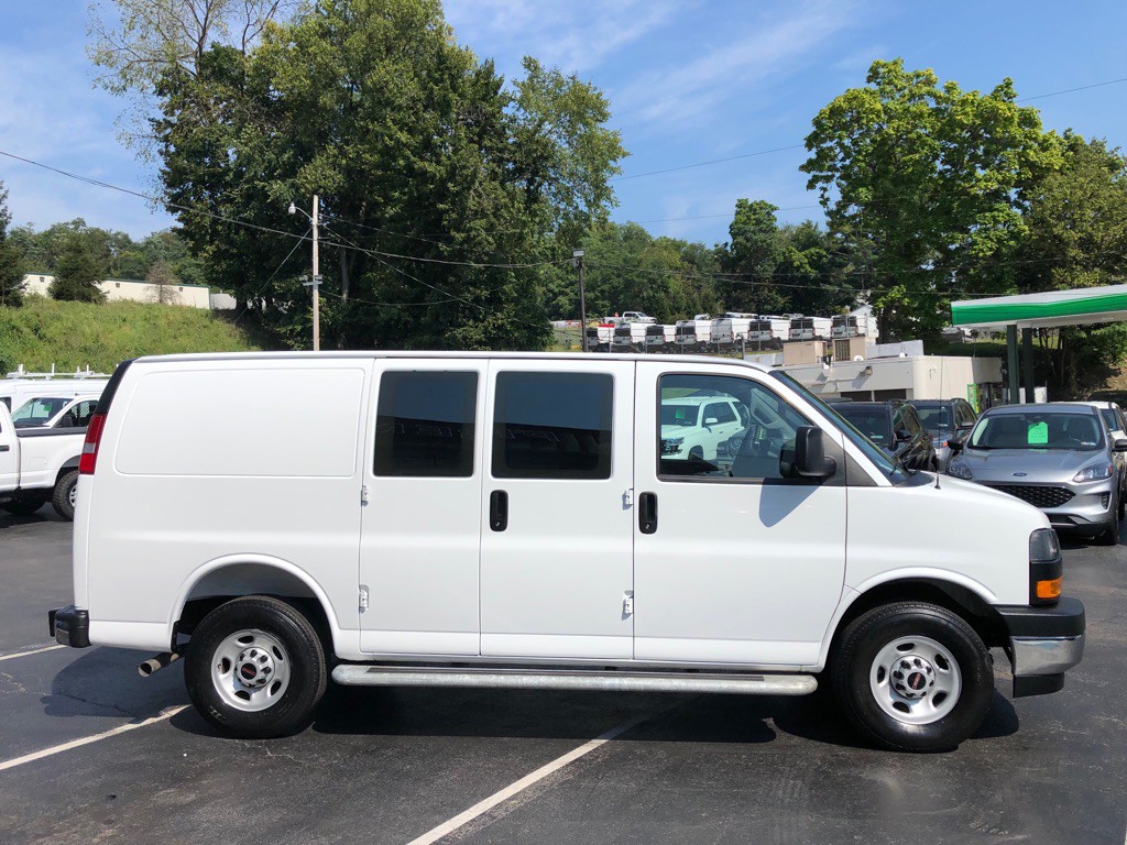 2025 GMC Savana Image 7