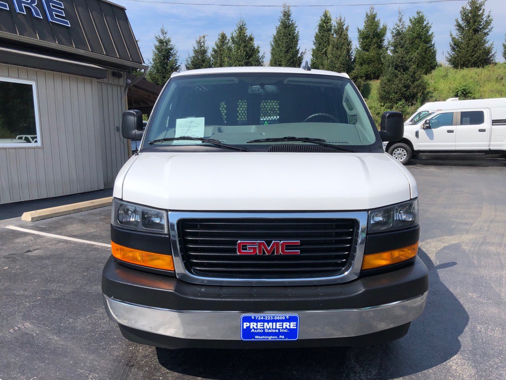 2025 GMC Savana Image 9