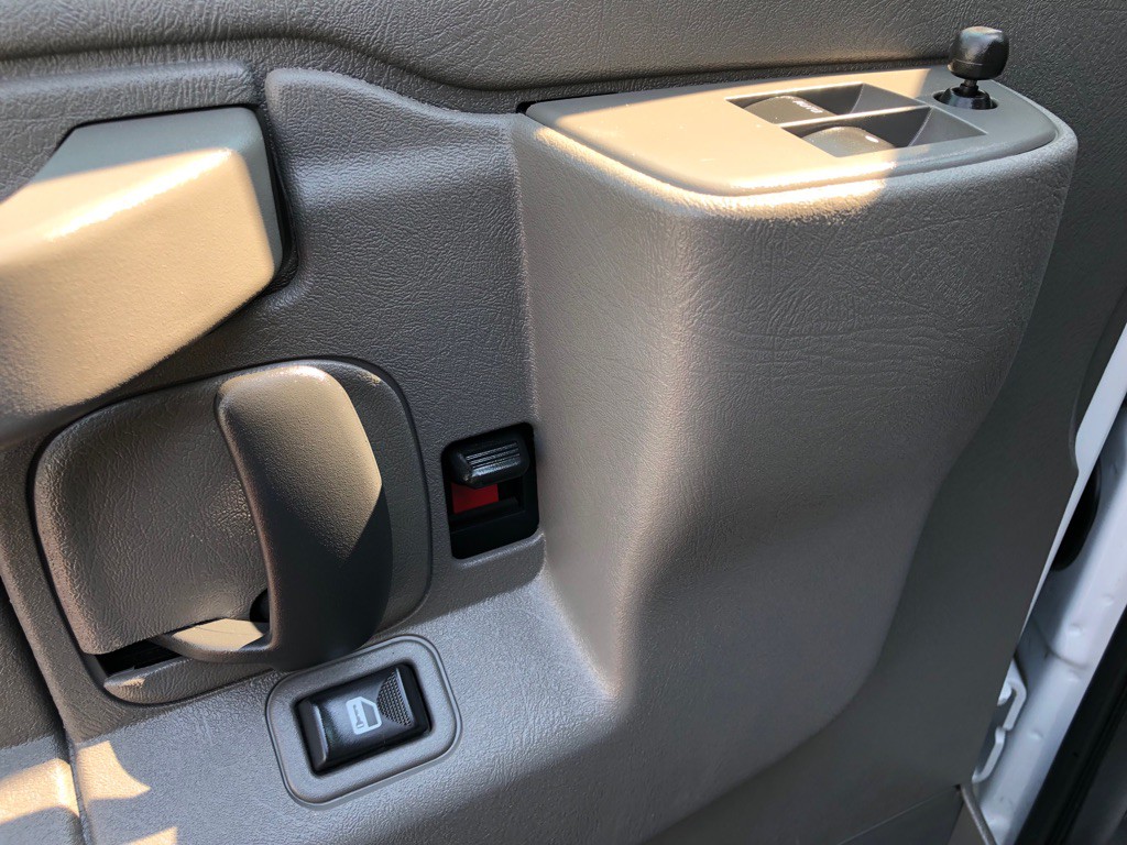 2025 GMC Savana Image 17