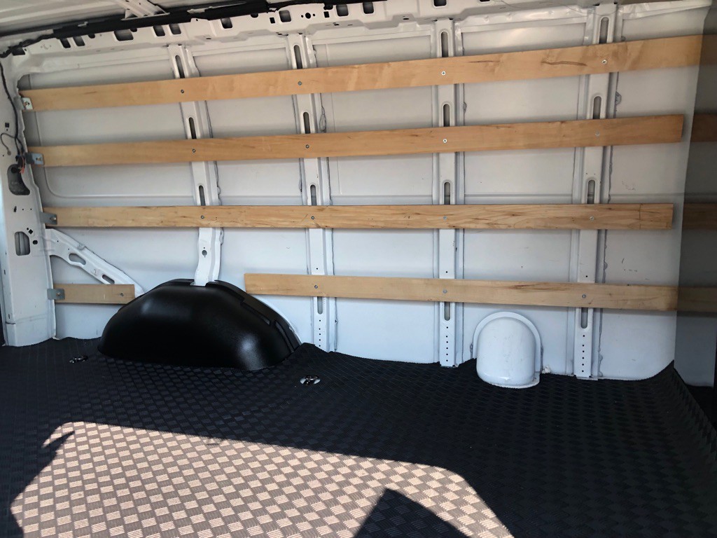 2025 GMC Savana Image 23