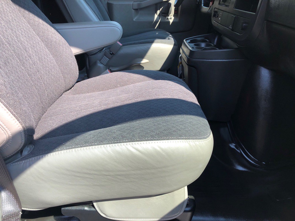 2025 GMC Savana Image 24