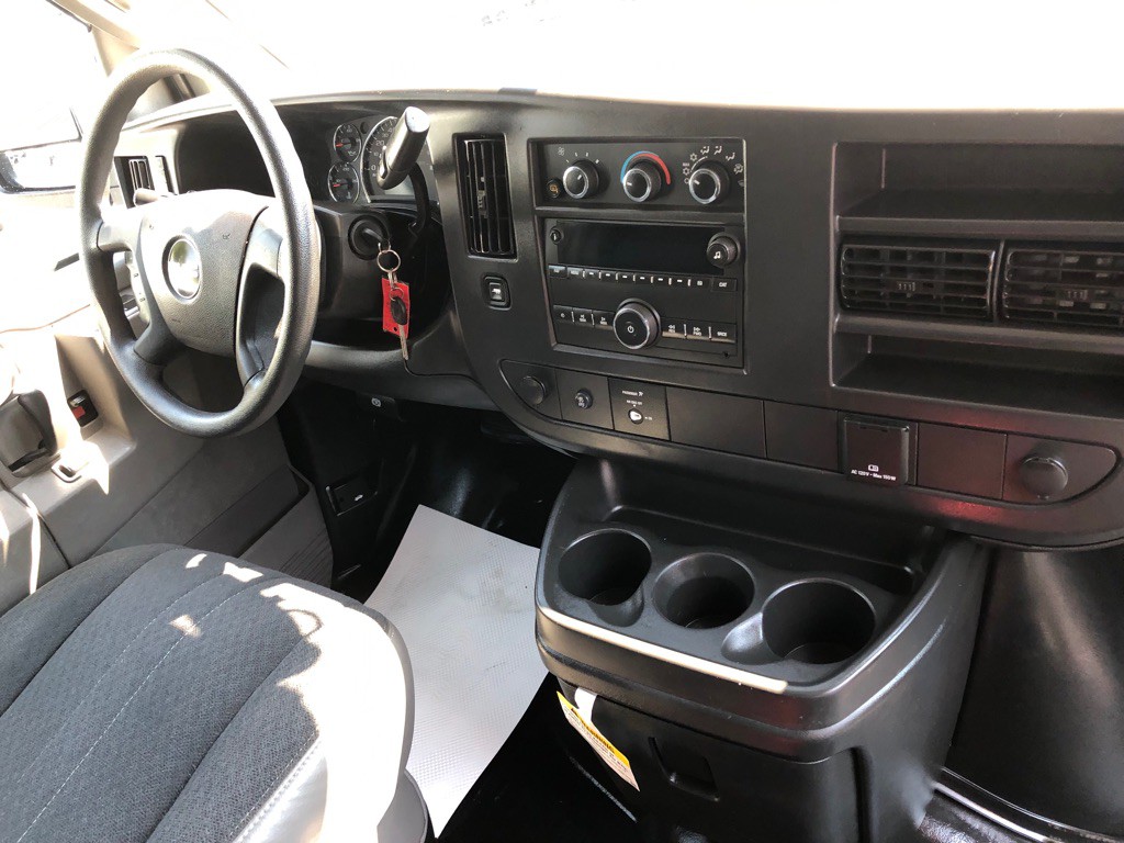 2025 GMC Savana Image 25