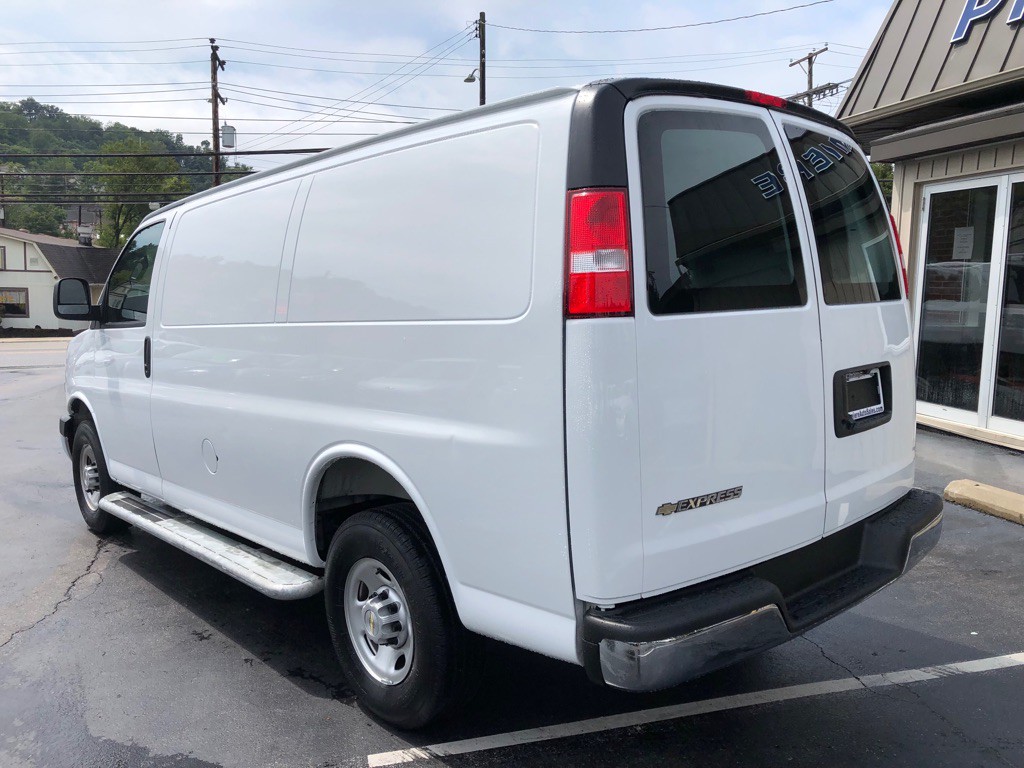 2025 Chevrolet Express Image 4