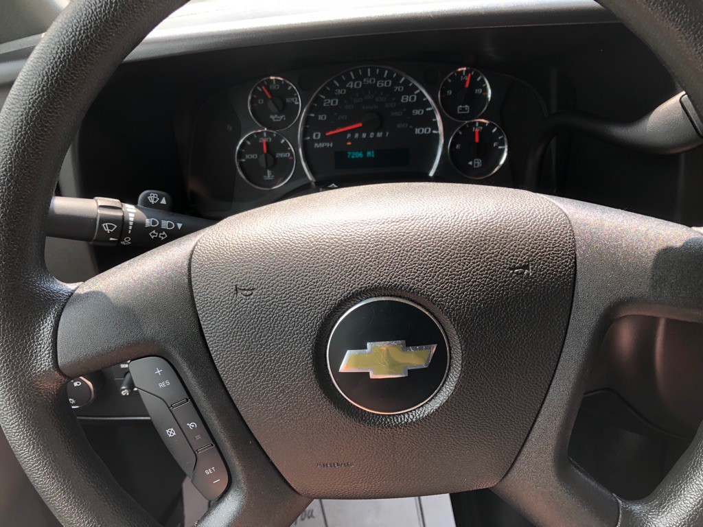 2025 Chevrolet Express Image 30