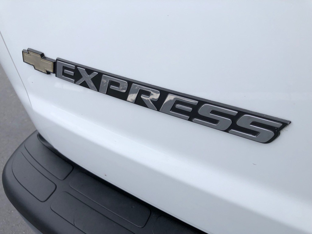 2019 Chevrolet Express Image 17