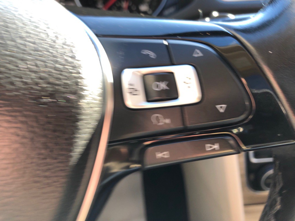 2017 Volkswagen Passat Image 32