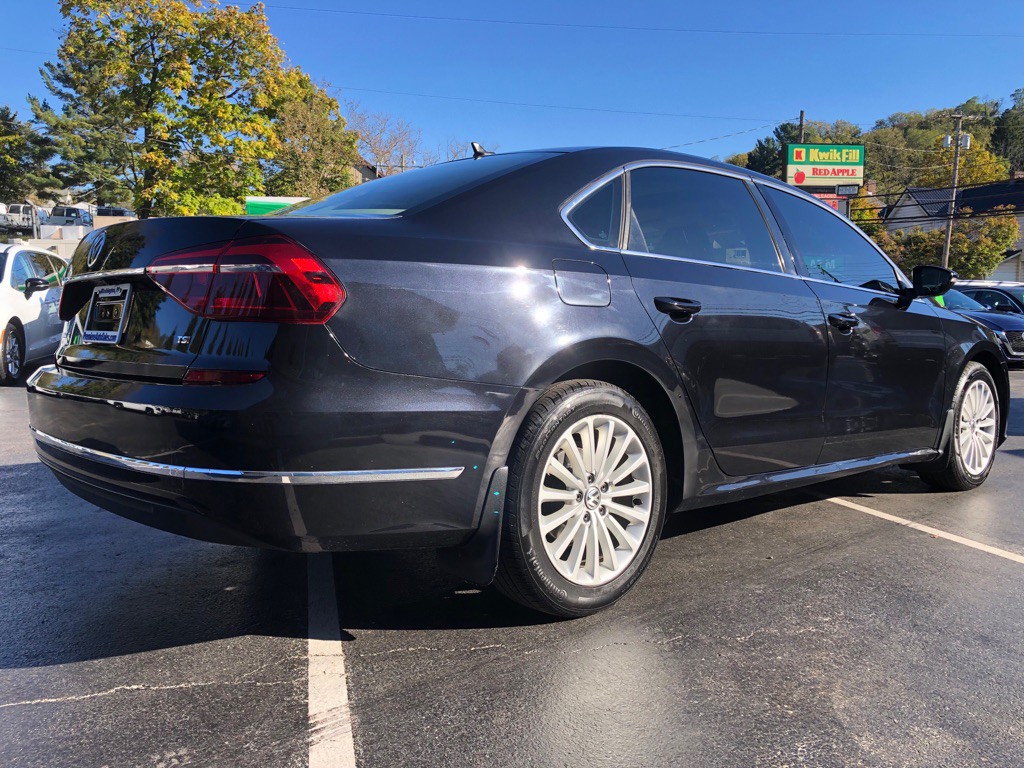 2017 Volkswagen Passat Image 6