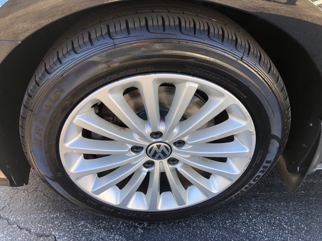 2017 Volkswagen Passat Image 11