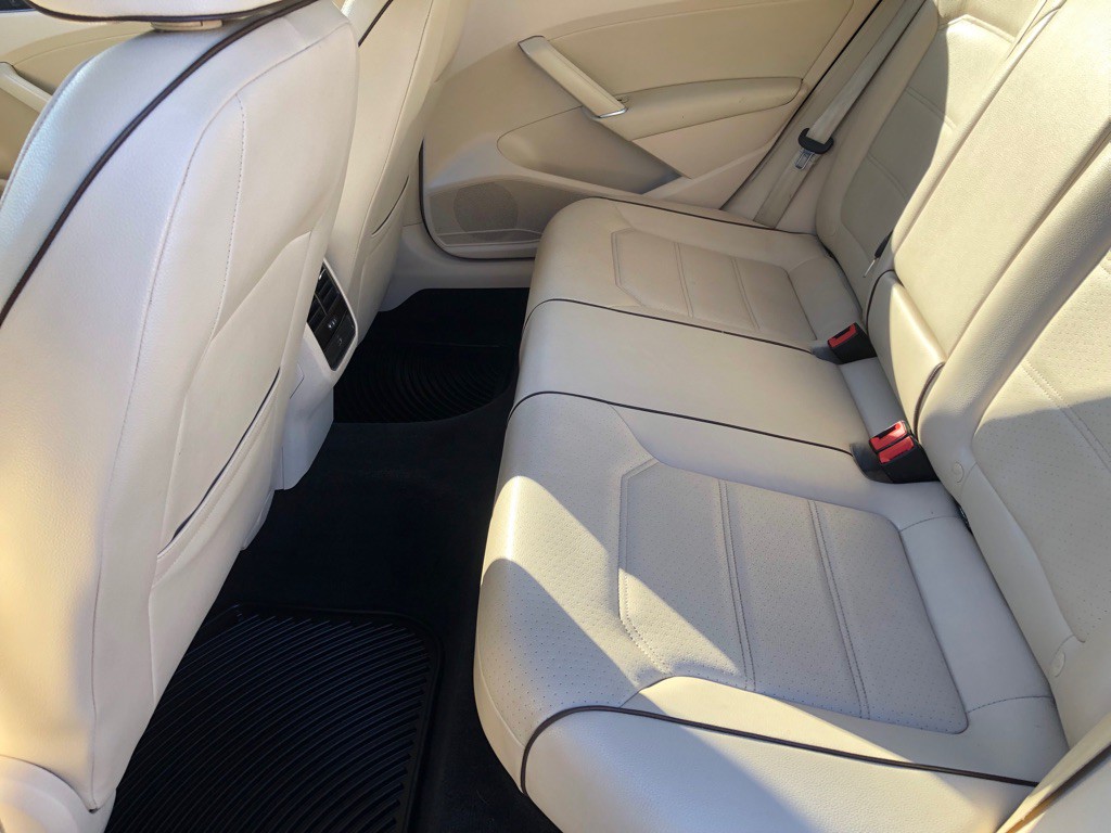 2017 Volkswagen Passat Image 22