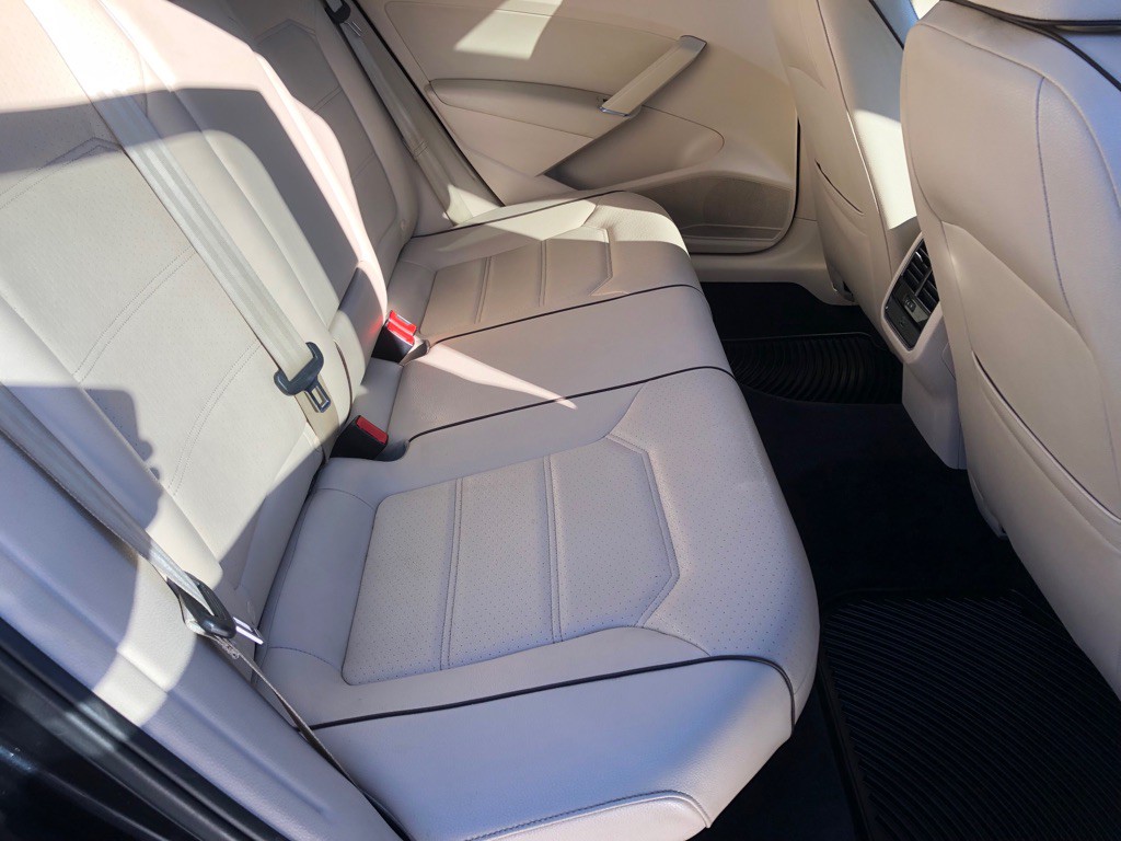 2017 Volkswagen Passat Image 24