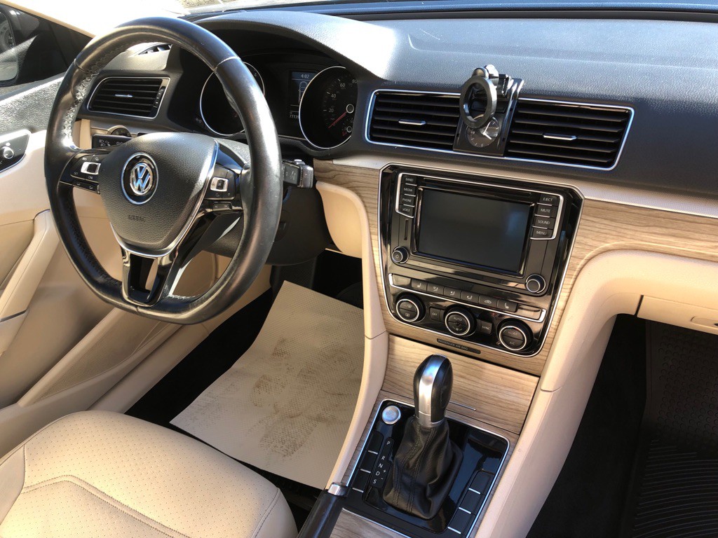 2017 Volkswagen Passat Image 26