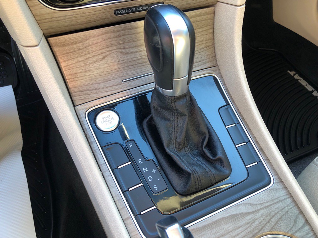 2017 Volkswagen Passat Image 27
