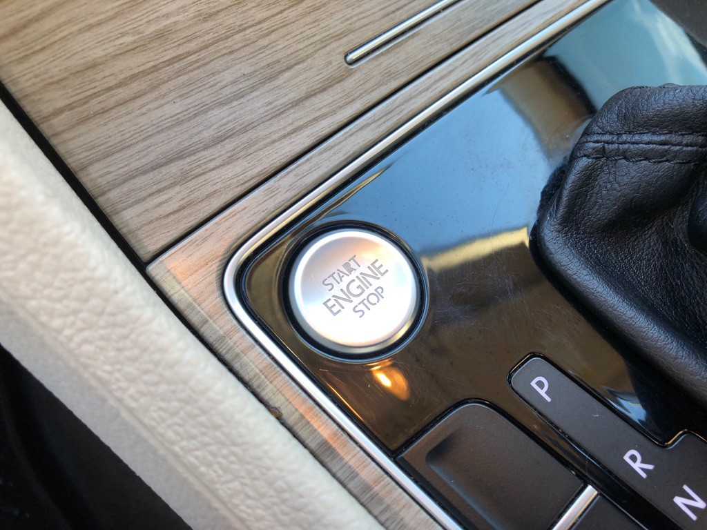 2017 Volkswagen Passat Image 30