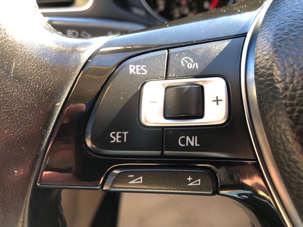 2017 Volkswagen Passat Image 33