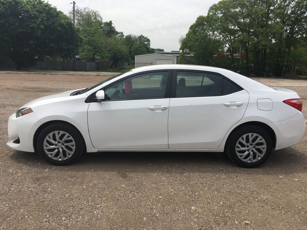 2018 Toyota Corolla Image 1