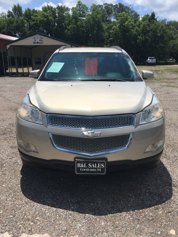 2011 Chevrolet Traverse Image 2
