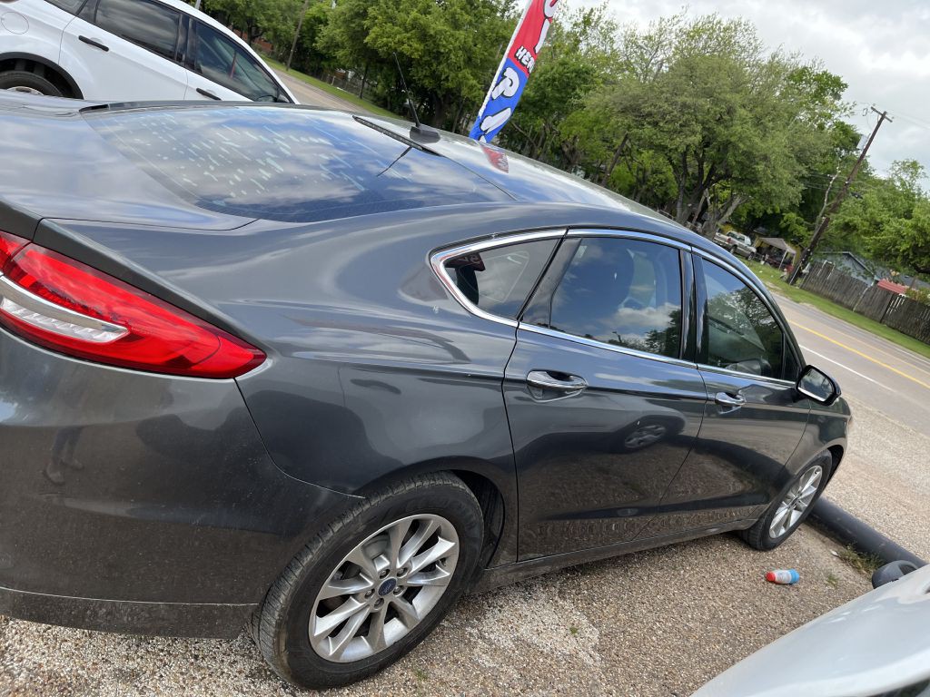 2017 Ford Fusion Image 2
