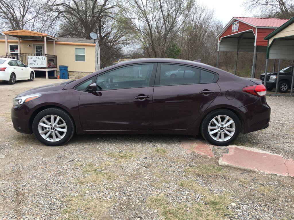 2017 Kia Forte Image 1