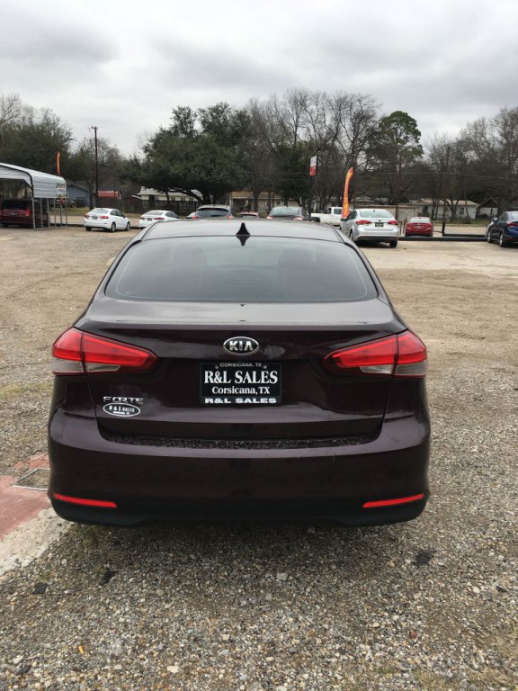 2017 Kia Forte Image 4