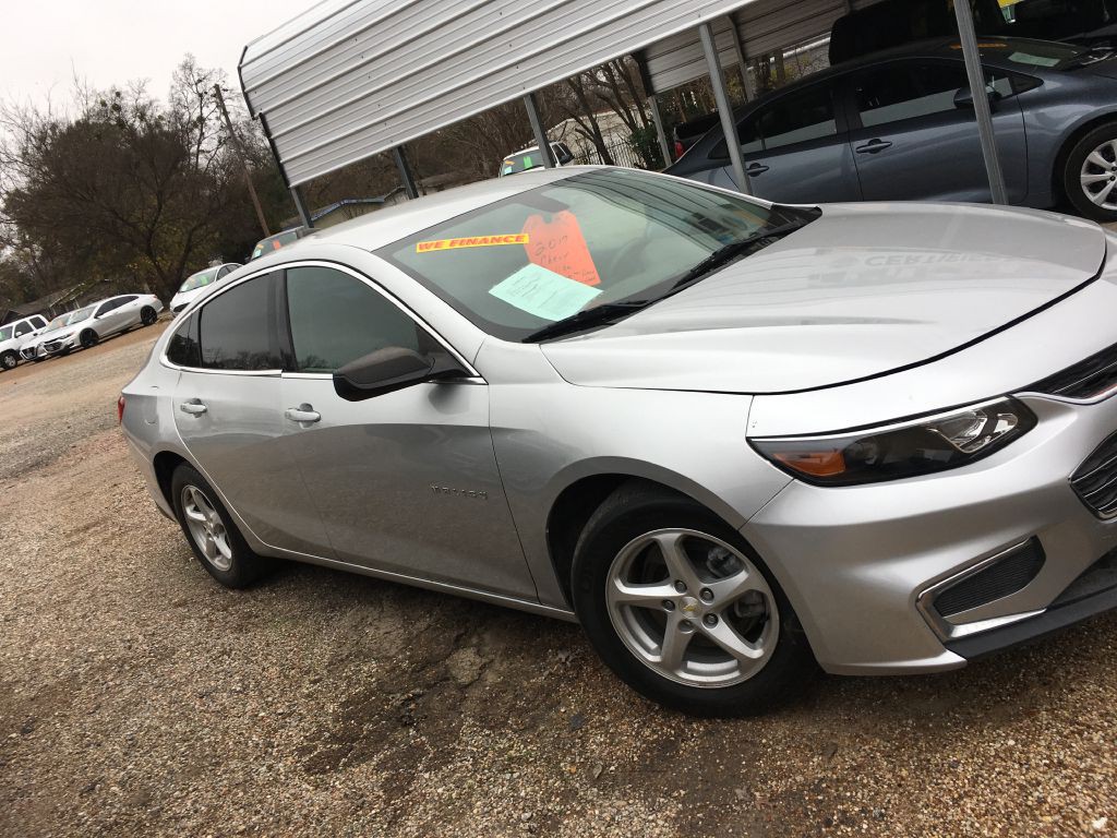 2017 Chevrolet Malibu Image 3
