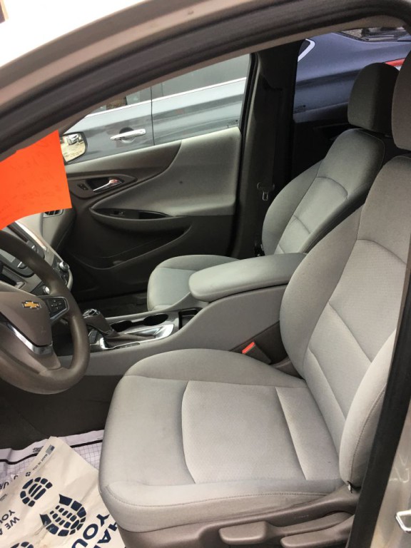 2017 Chevrolet Malibu Image 5
