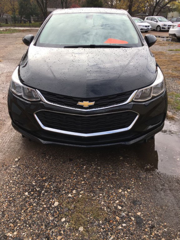 2018 Chevrolet Cruze Image 2