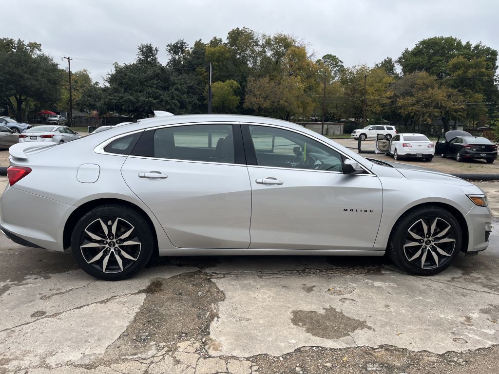 2020 Chevrolet Malibu Image 2