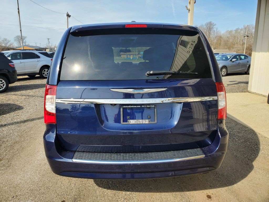 2016 Chrysler Town & Country Image 4
