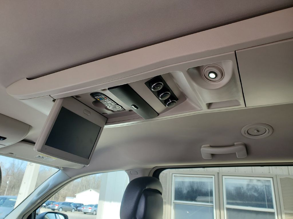 2016 Chrysler Town & Country Image 8