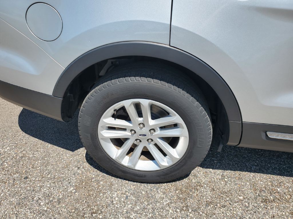 2017 Ford Explorer Image 9