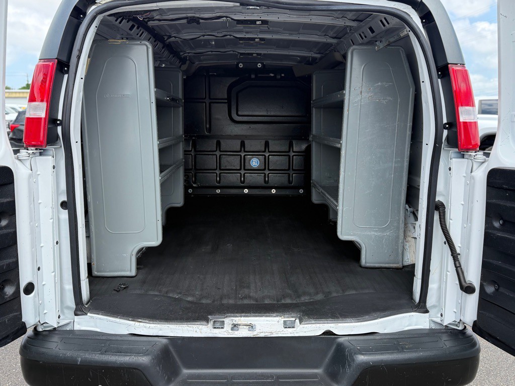2021 Chevrolet Express Image 9