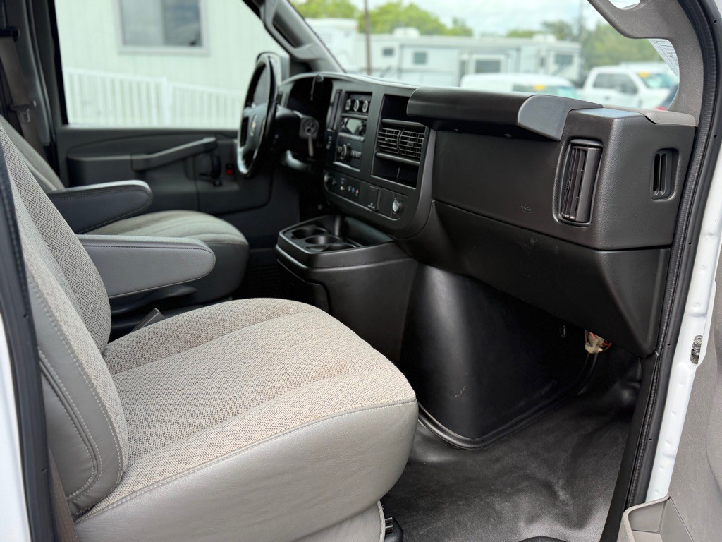 2021 Chevrolet Express Image 11
