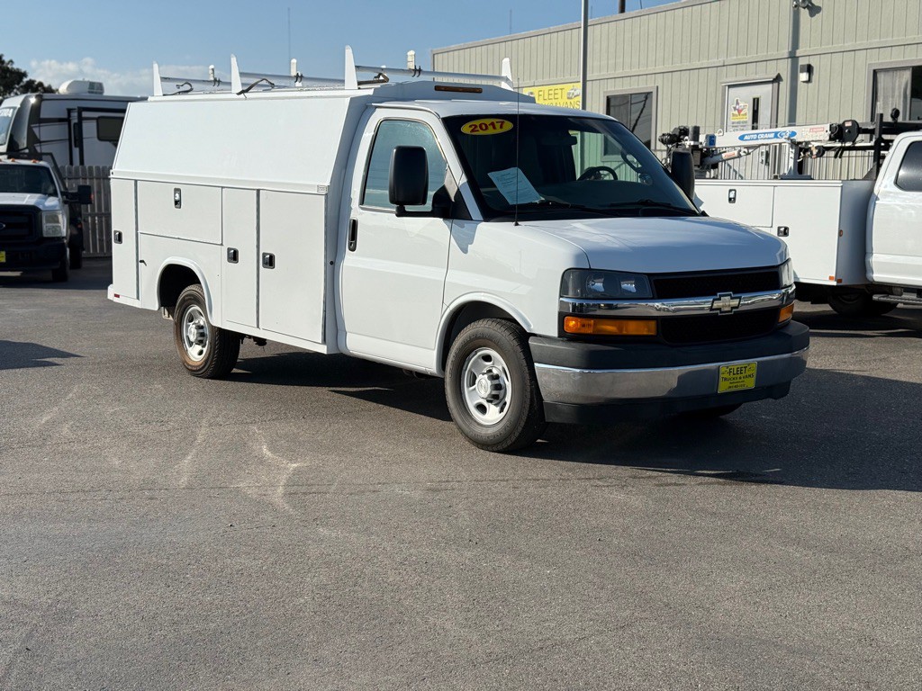 2017 Chevrolet Express Image 3