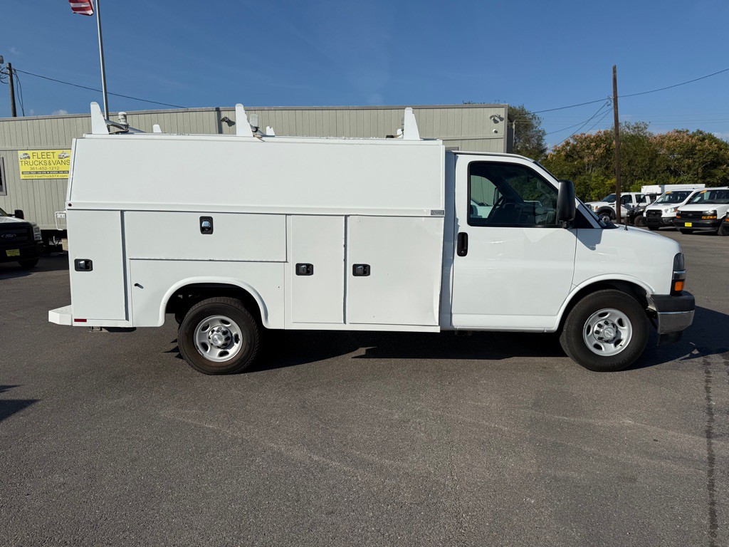 2017 Chevrolet Express Image 4
