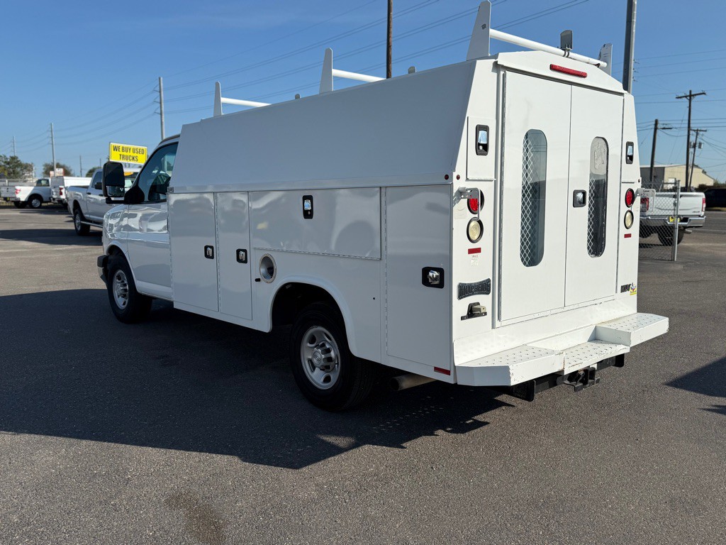2017 Chevrolet Express Image 7