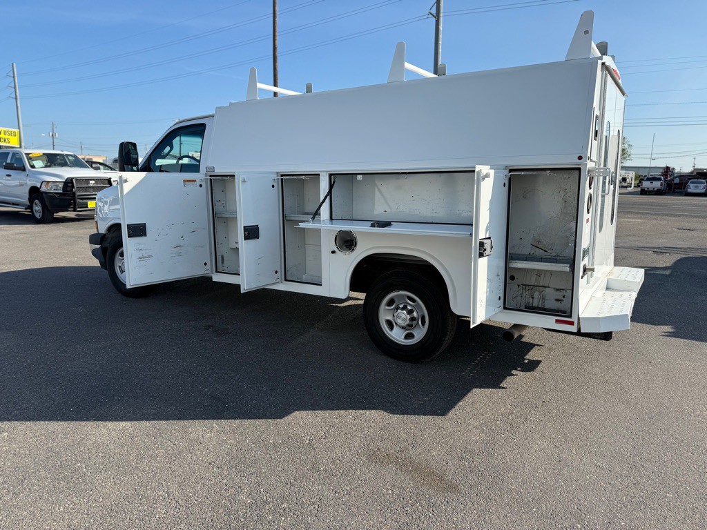 2017 Chevrolet Express Image 10