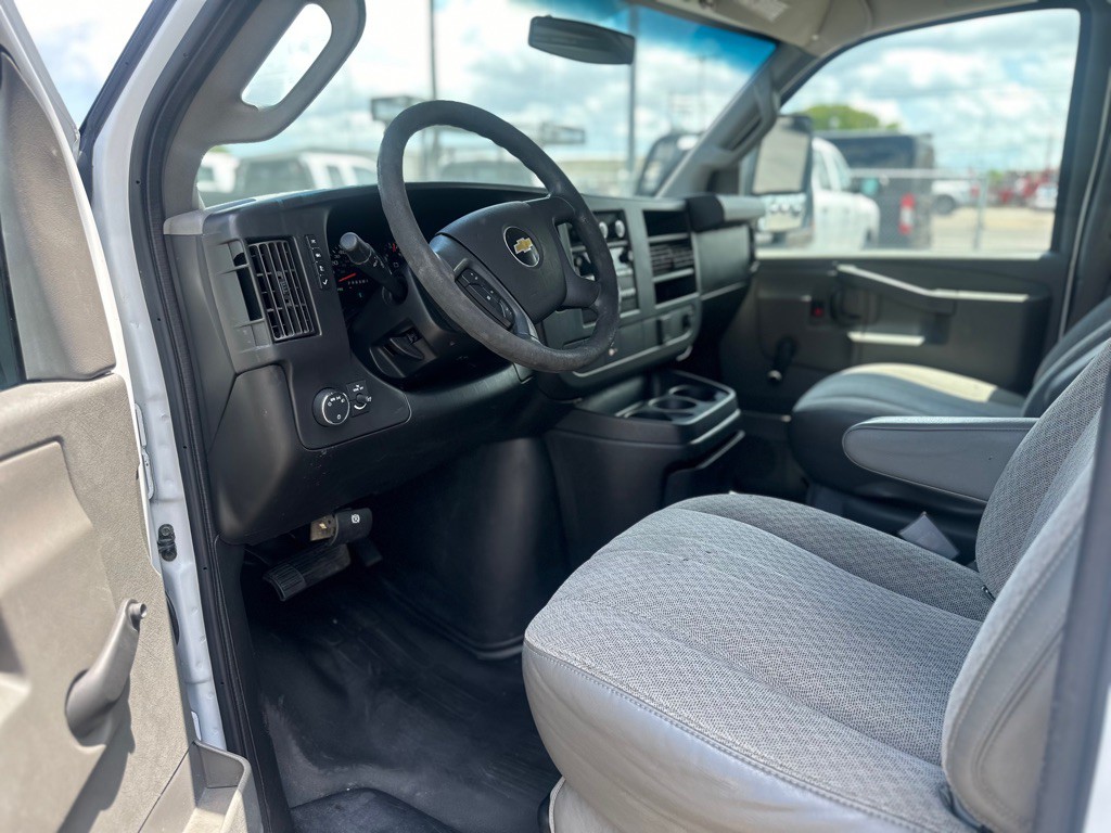 2017 Chevrolet Express Image 11