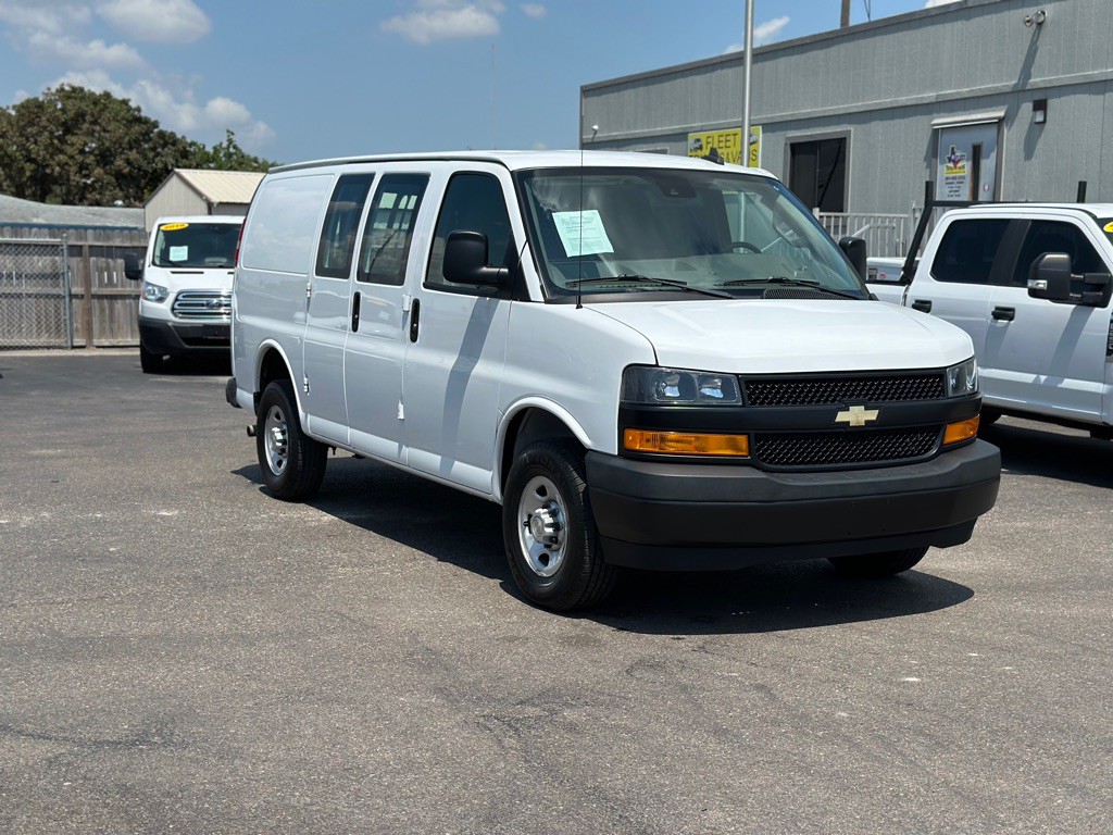 2022 Chevrolet Express Image 3