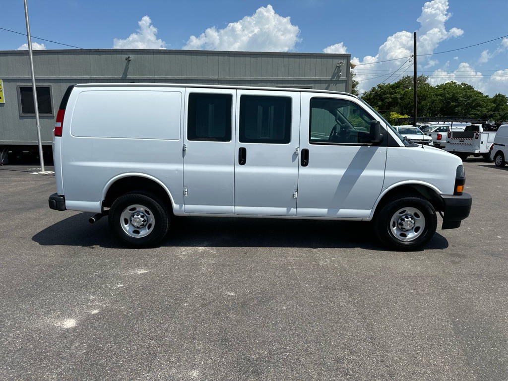 2022 Chevrolet Express Image 4