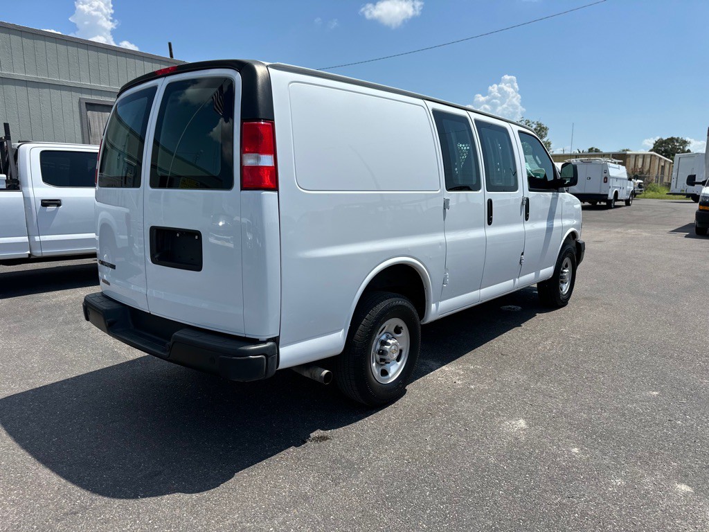 2022 Chevrolet Express Image 5