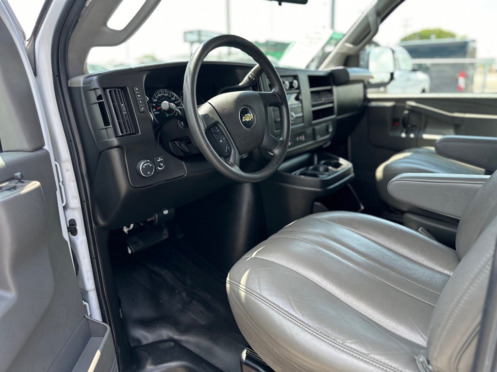 2022 Chevrolet Express Image 9