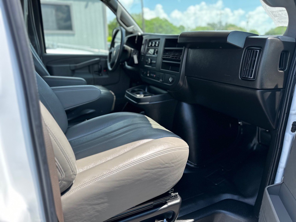 2022 Chevrolet Express Image 12