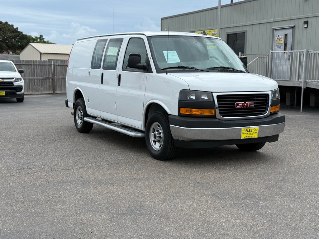 2023 GMC Savana Image 3