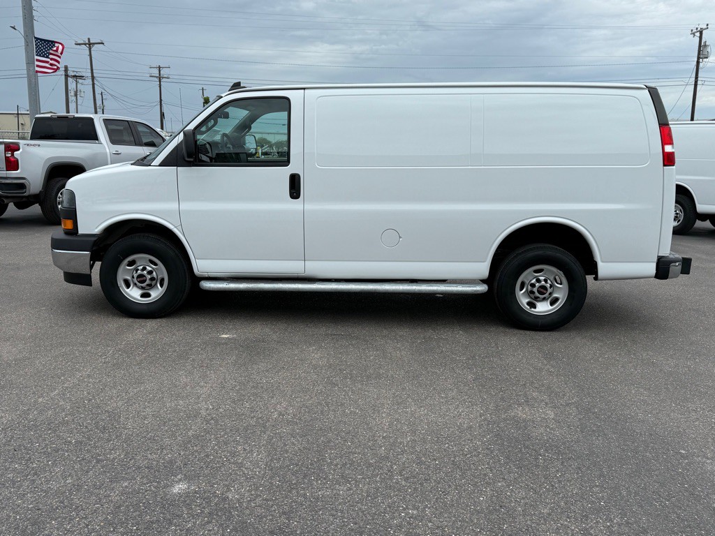 2023 GMC Savana Image 8