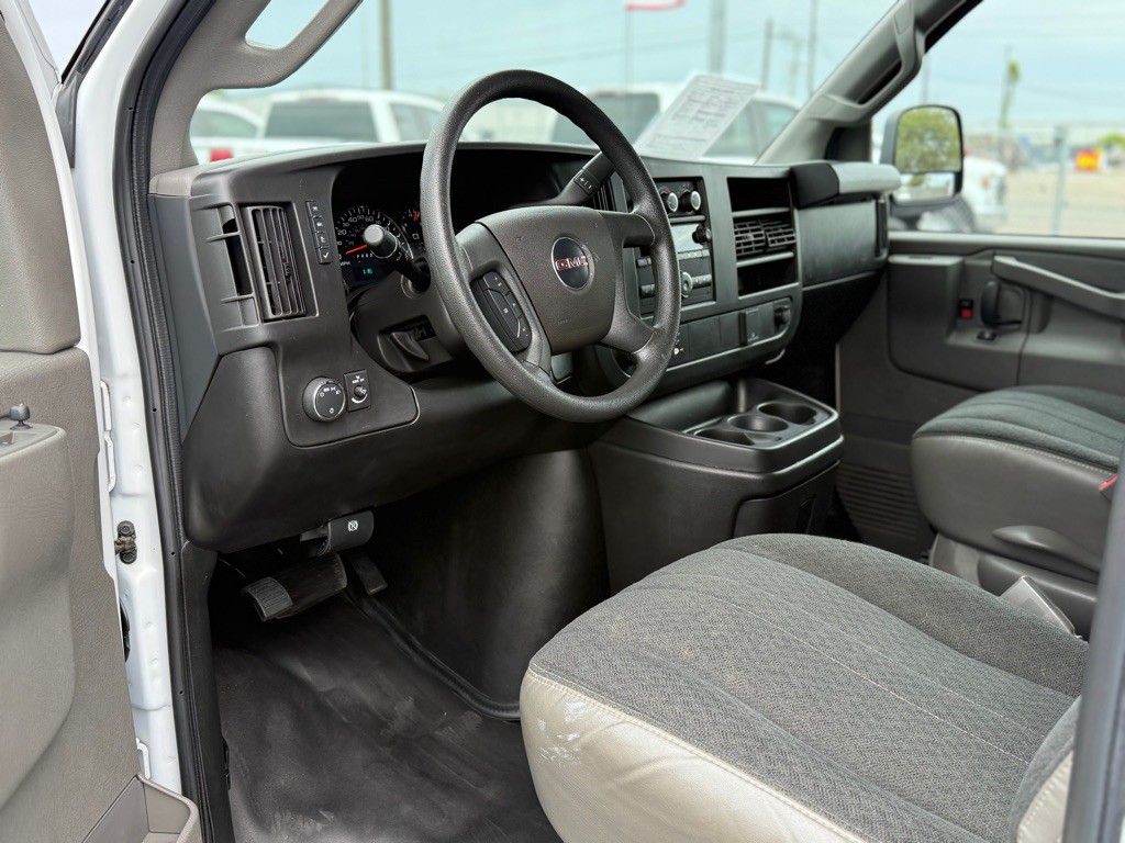 2023 GMC Savana Image 9