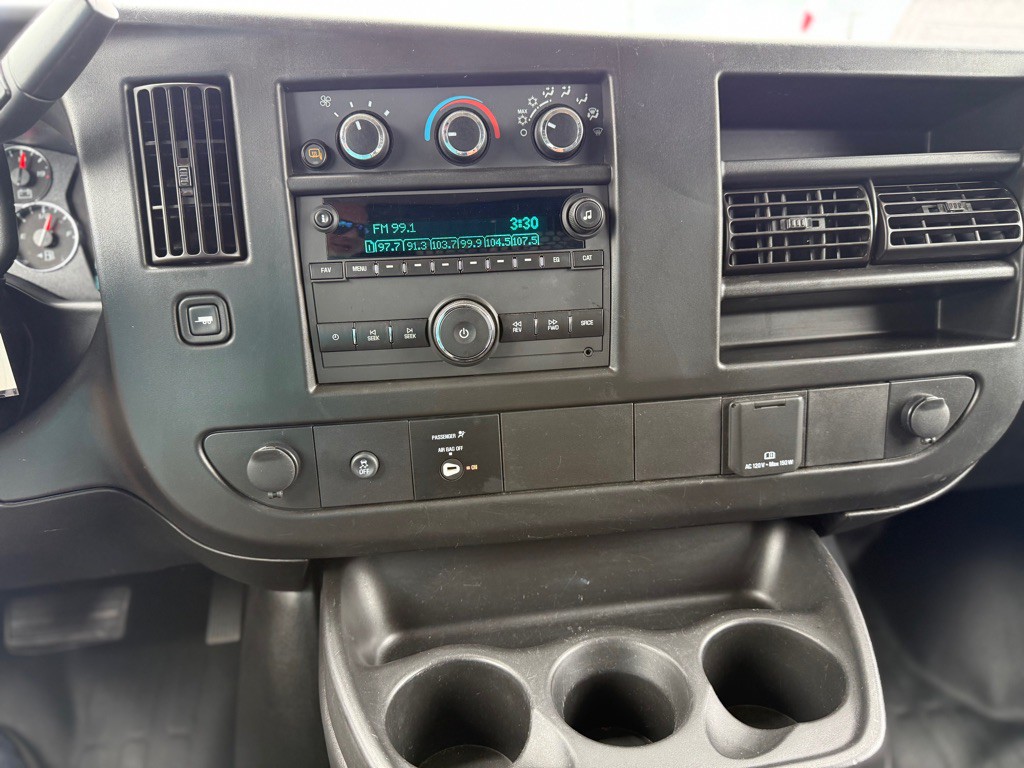 2023 GMC Savana Image 13